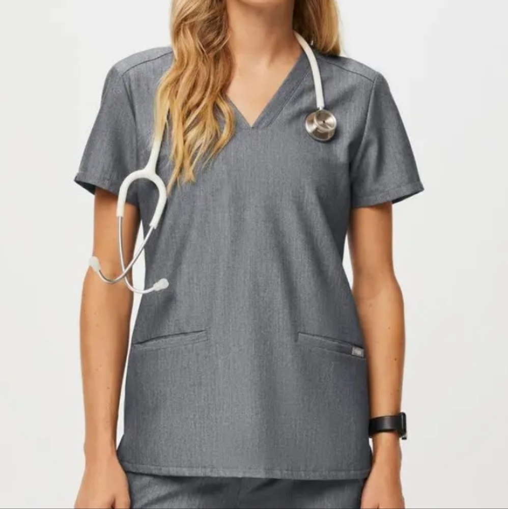 FIGS women's Graphite Casma - Three-Pocket Scrub Top - M